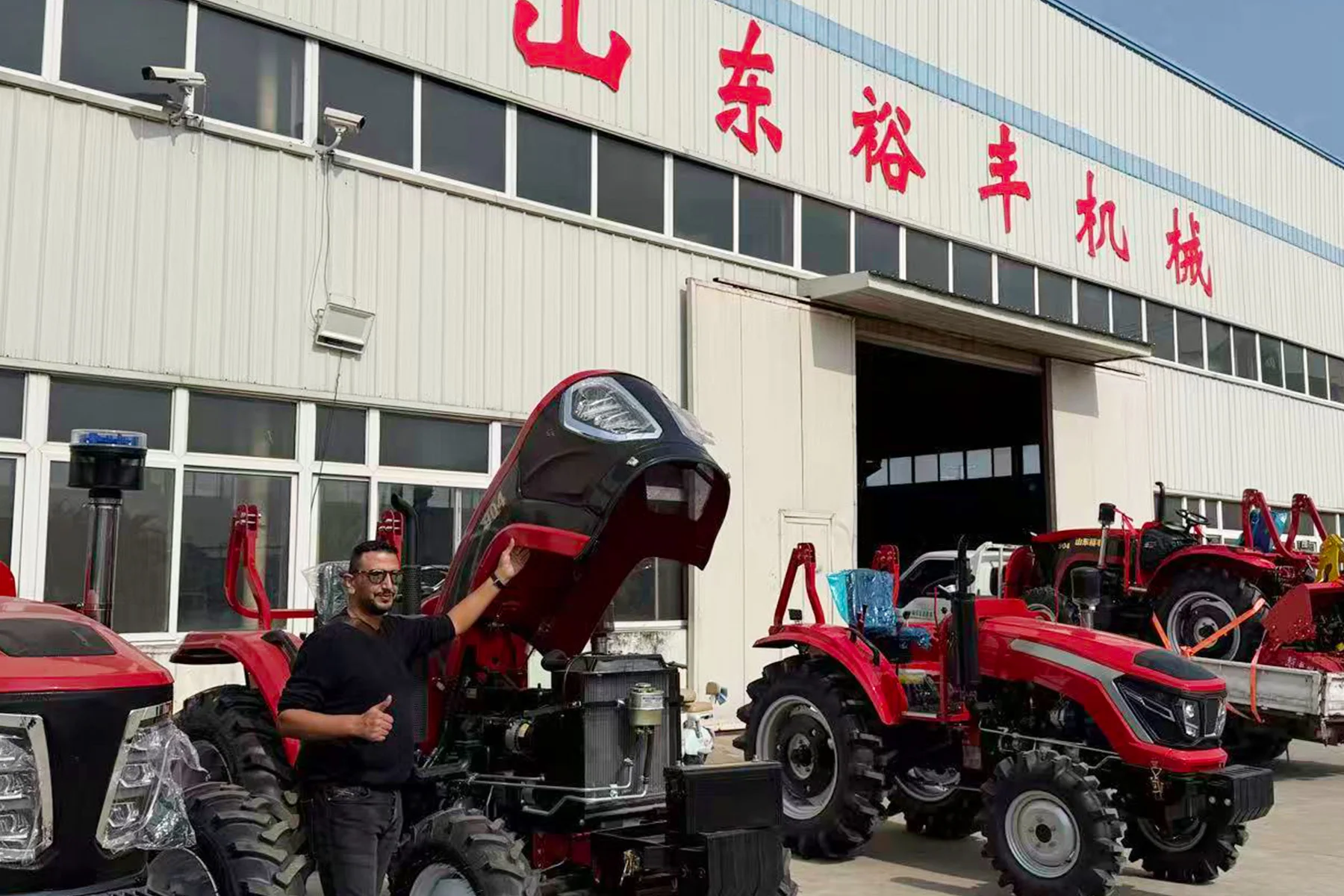 Customer viewing tractors ready outside the HETIAN factory