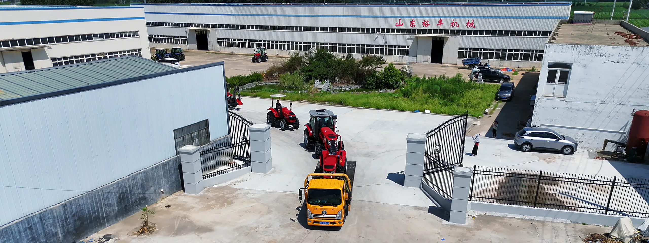 HETIAN tractors being loaded for shipment